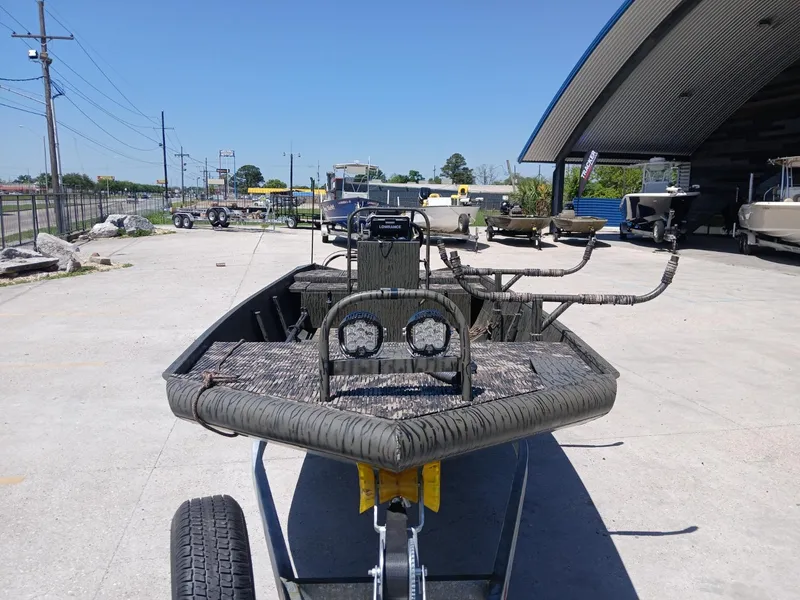 Slide: The Image of Gator Trax 17X54 2025 - 11