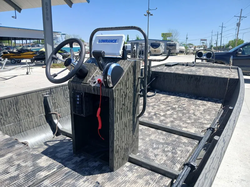 Slide: The Image of Gator Trax 17X54 2025 - 13