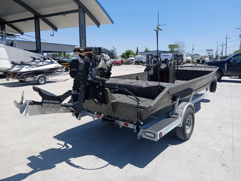 Slide: The Image of Gator Trax 17X54 2025 - 3