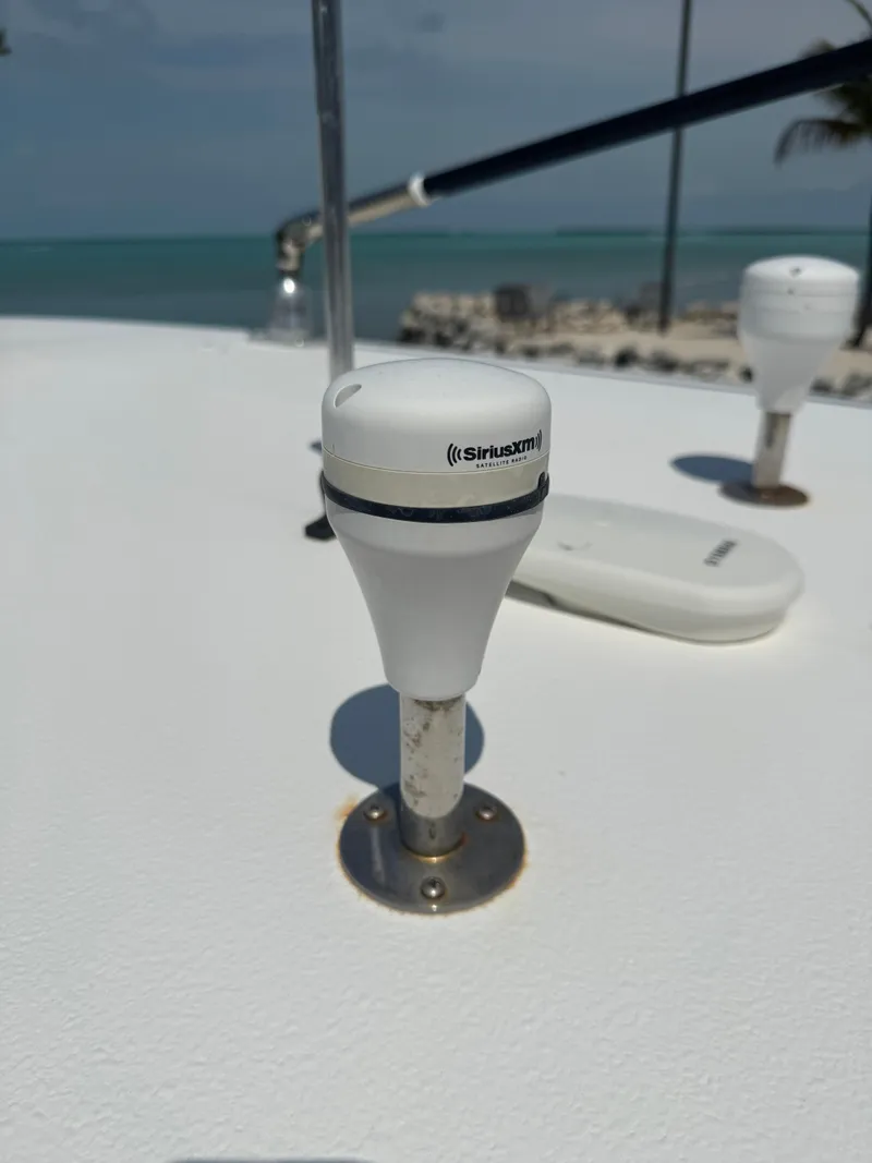 Slide: The Image of SiriusXM antenna on 2020 Sea Hunt Gamefish 30 boat, ocean in background. - 27