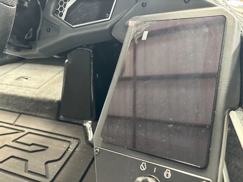 Slide: The Image of Skeeter FXR20 Limited 2025 - 13