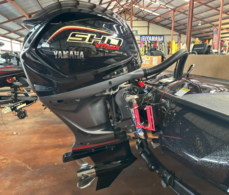 Slide: The Image of Skeeter FXR20 Limited 2025 - 15