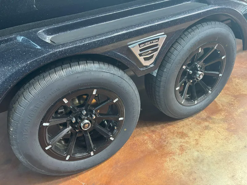 Slide: The Image of Skeeter FXR20 Limited 2025 - 16