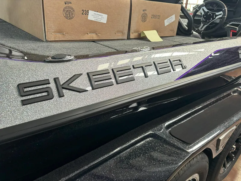 Slide: The Image of Skeeter FXR20 Limited 2025 - 18