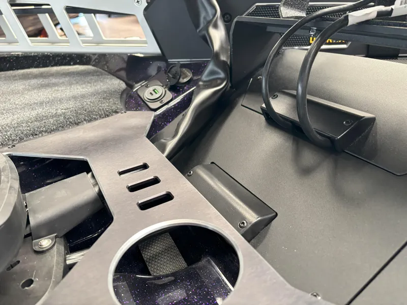 Slide: The Image of Skeeter FXR20 Limited 2025 - 7