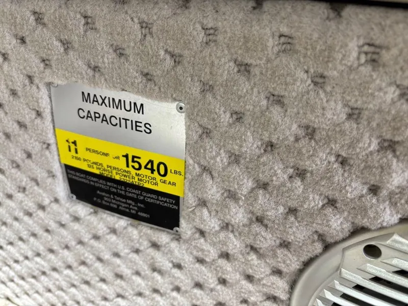 Slide: The Image of Maximum capacity label on 2011 Avalon LS 23' RE boat, 11 persons or 1540 lbs. - 9