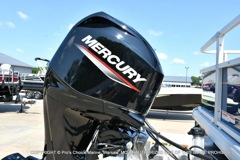 Slide: The Image of Sun Tracker Bass Buggy 18 DLX w/60HP CT 4 Stroke 2025 - 14