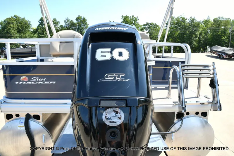 Slide: The Image of Sun Tracker Bass Buggy 18 DLX w/60HP CT 4 Stroke 2025 - 15