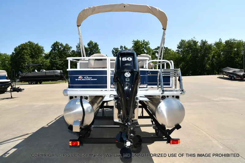 Slide: The Image of Sun Tracker Bass Buggy 18 DLX w/60HP CT 4 Stroke 2025 - 16