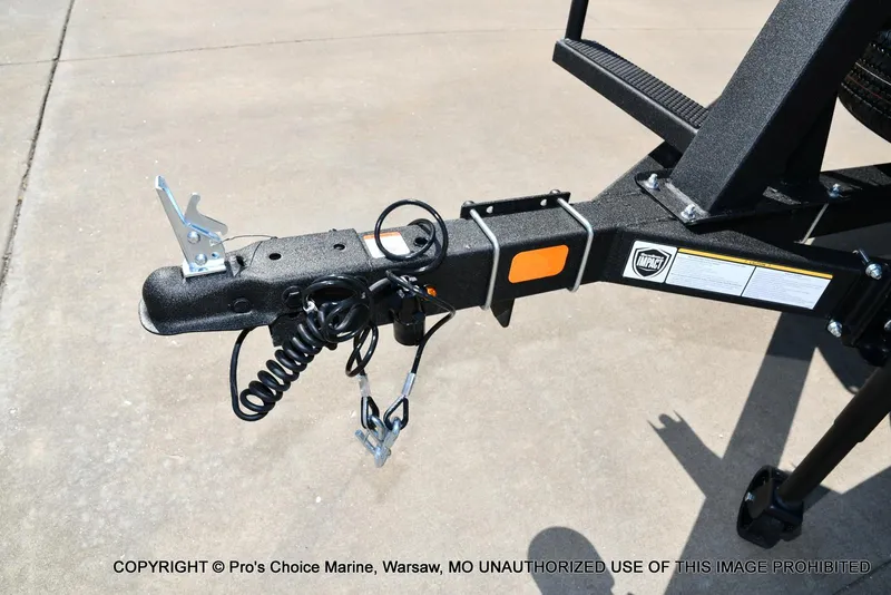 Slide: The Image of Sun Tracker Bass Buggy 18 DLX w/60HP CT 4 Stroke 2025 - 21