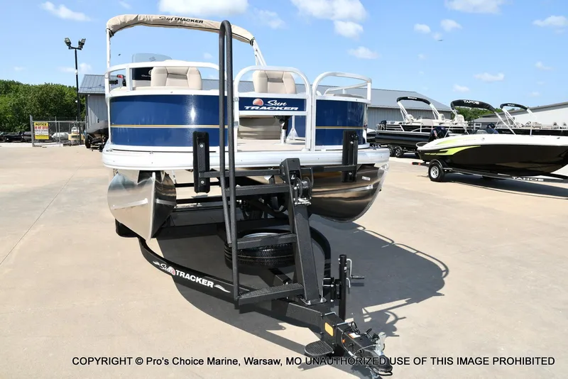 Slide: The Image of Sun Tracker Bass Buggy 18 DLX w/60HP CT 4 Stroke 2025 - 22
