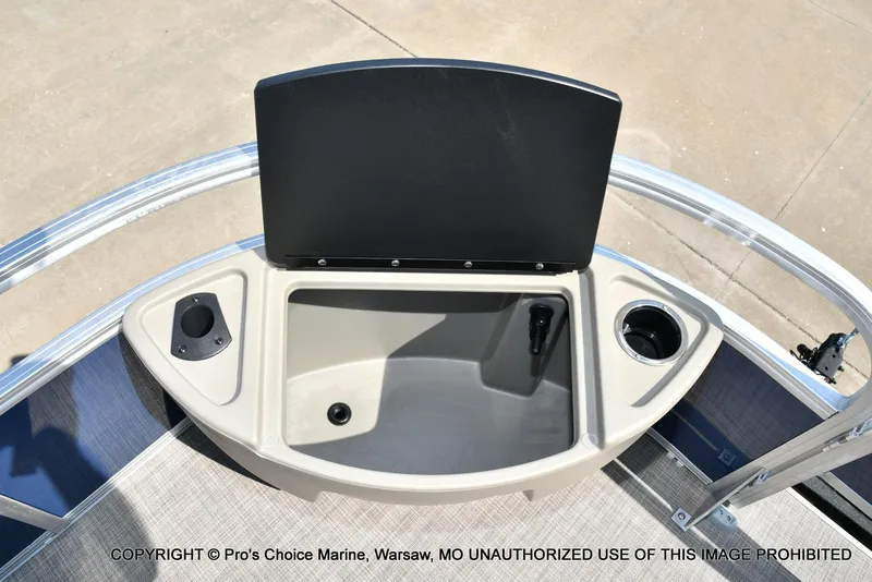 Slide: The Image of Sun Tracker Bass Buggy 18 DLX w/60HP CT 4 Stroke 2025 - 27