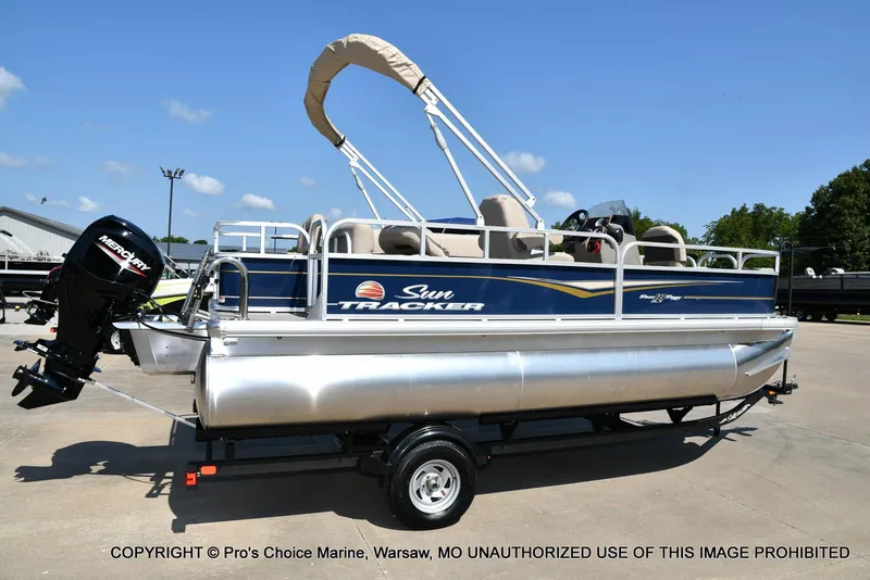 Slide: The Image of Sun Tracker Bass Buggy 18 DLX w/60HP CT 4 Stroke 2025 - 3