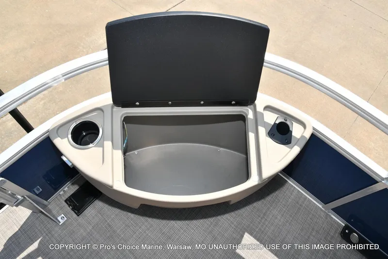 Slide: The Image of Sun Tracker Bass Buggy 18 DLX w/60HP CT 4 Stroke 2025 - 30