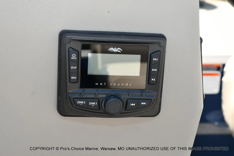 Slide: The Image of Sun Tracker Bass Buggy 18 DLX w/60HP CT 4 Stroke 2025 - 37