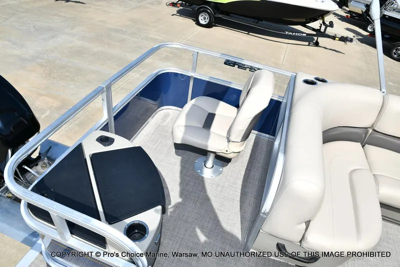 Slide: The Image of Sun Tracker Bass Buggy 18 DLX w/60HP CT 4 Stroke 2025 - 46