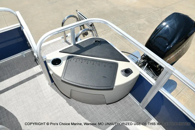Slide: The Image of Sun Tracker Bass Buggy 18 DLX w/60HP CT 4 Stroke 2025 - 49