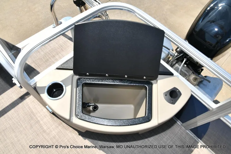 Slide: The Image of Sun Tracker Bass Buggy 18 DLX w/60HP CT 4 Stroke 2025 - 50