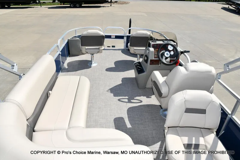 Slide: The Image of Sun Tracker Bass Buggy 18 DLX w/60HP CT 4 Stroke 2025 - 53