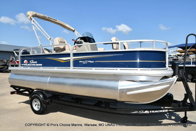 Slide: The Image of Sun Tracker Bass Buggy 18 DLX w/60HP CT 4 Stroke 2025 - 59