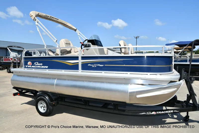 Slide: The Image of Sun Tracker Bass Buggy 18 DLX w/60HP CT 4 Stroke 2025 - 62