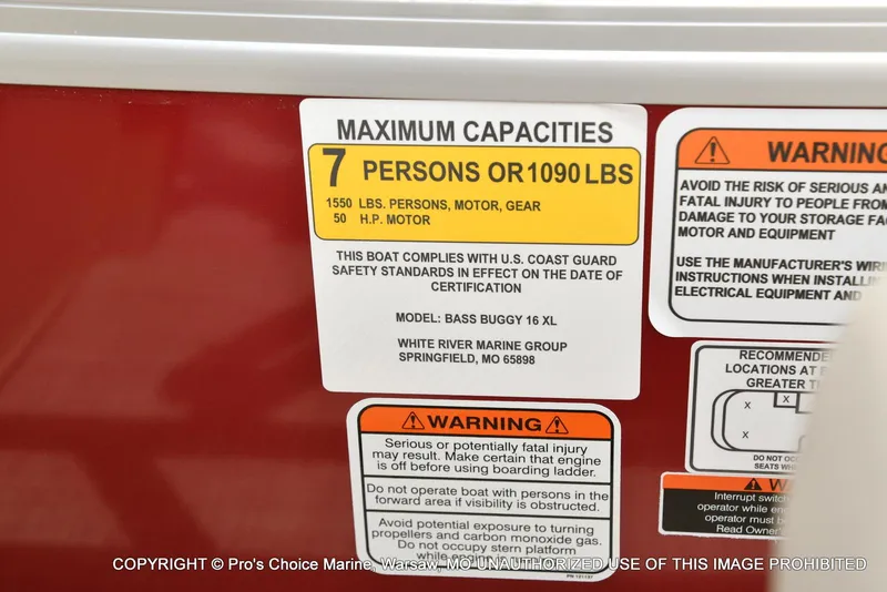 Slide: The Image of Capacity label on 2025 Sun Tracker Bass Buggy 16 DLX, 7 persons or 1090 lbs limit. - 32