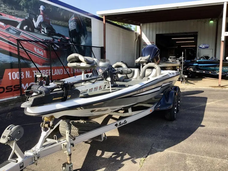 Slide: The Image of 2018 Bass Cat Panterra II boat on trailer outside dealership. - 10