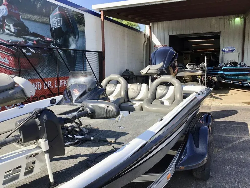 Slide: The Image of 2018 Bass Cat Panterra II boat parked outside a service shop. - 27