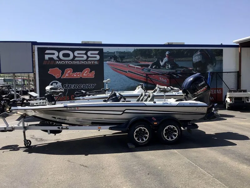 Slide: The Image of 2018 Bass Cat Panterra II boat at Ross Motorsports dealership. - 34