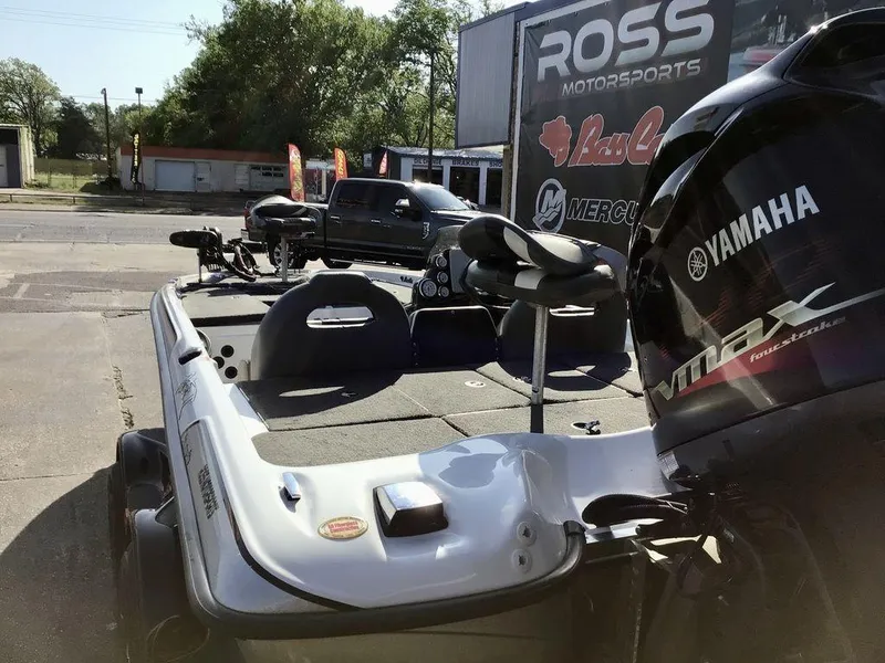 Slide: The Image of 2018 Bass Cat Panterra II boat with Yamaha VMAX engine at Ross Motorsports. - 8