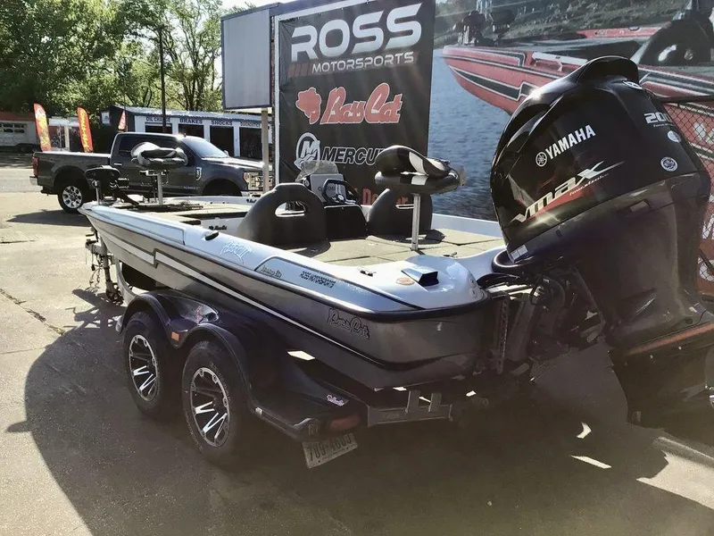 Slide: The Image of 2018 Bass Cat Panterra II boat with Yamaha engine at Ross Motorsports dealership. - 9
