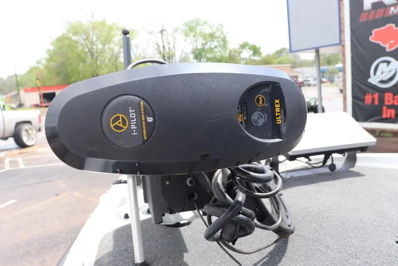 Slide: The Image of 2021 Bass Cat Pantera II with i-Pilot Ultrex trolling motor system. - 12