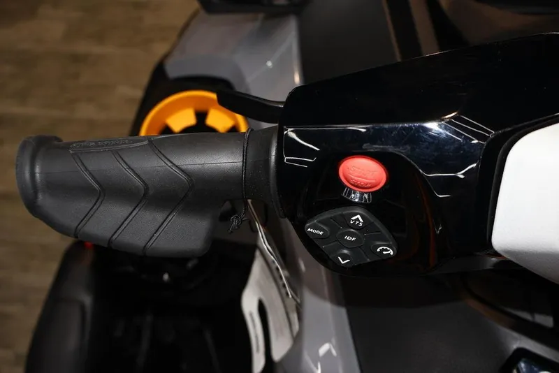 Slide: The Image of Sea-Doo FishPro Trophy 170 2025 - 17