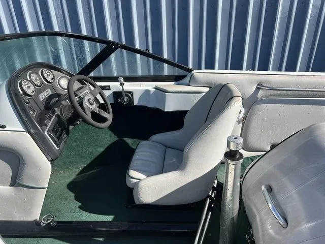 Slide: The Image of MB Boss 210 1997 - 7