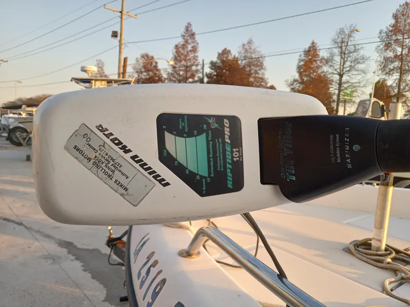 Slide: The Image of Minn Kota trolling motor on 2000 Champion 21 Bay Champ boat, outdoor setting. - 11