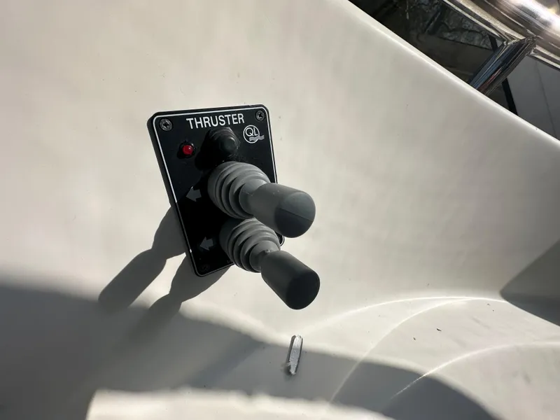 Slide: The Image of Control panel of a 2007 Carver 43 Motor Yacht thruster system. - 18