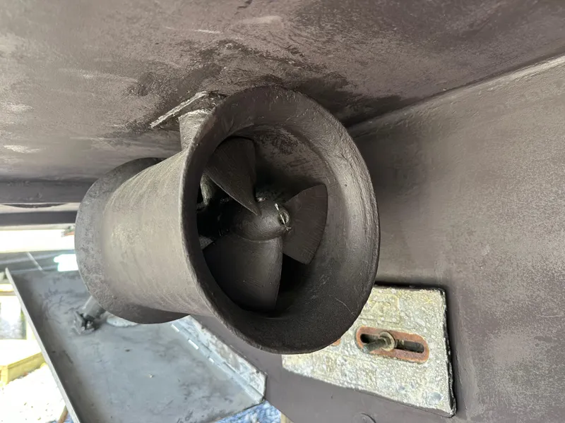 Slide: The Image of Close-up of a 2007 Carver 43 Motor Yacht's propeller and hull. - 4