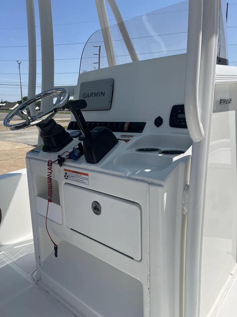 Slide: The Image of 2015 Sea Hunt BX 22 BR boat console with Garmin navigation system. - 7