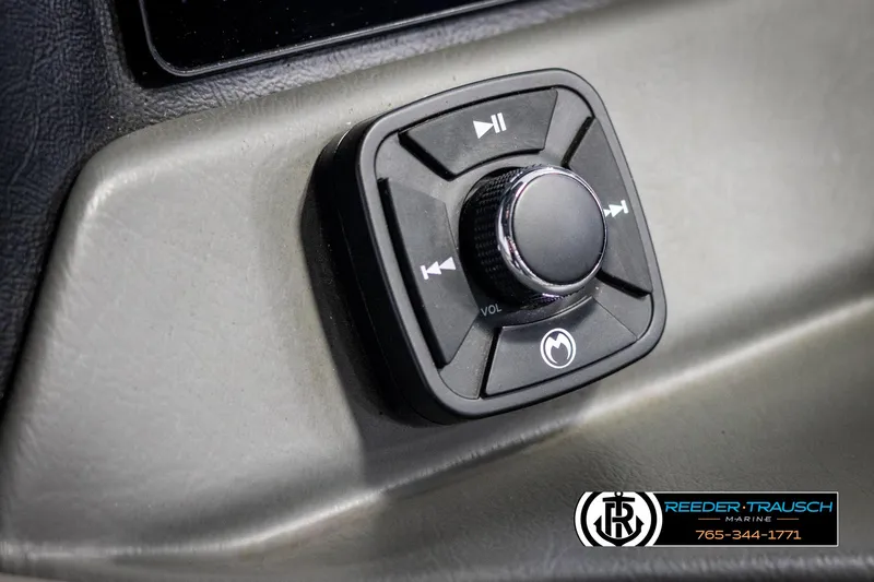 Slide: The Image of 2022 Avalon Catalina VRB audio control knob with volume and playback buttons. - 30