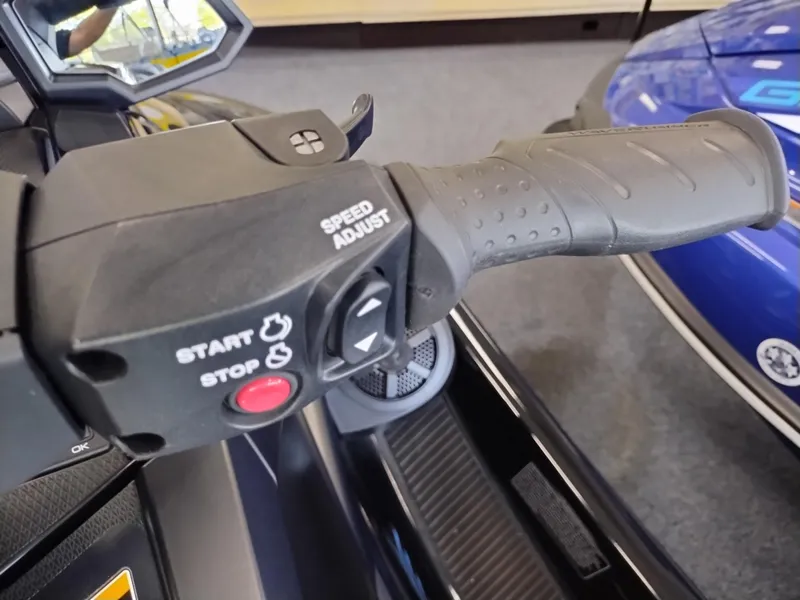 Slide: The Image of 2024 Yamaha WaveRunner VX Deluxe handlebar with start, stop, and speed adjust controls. - 9