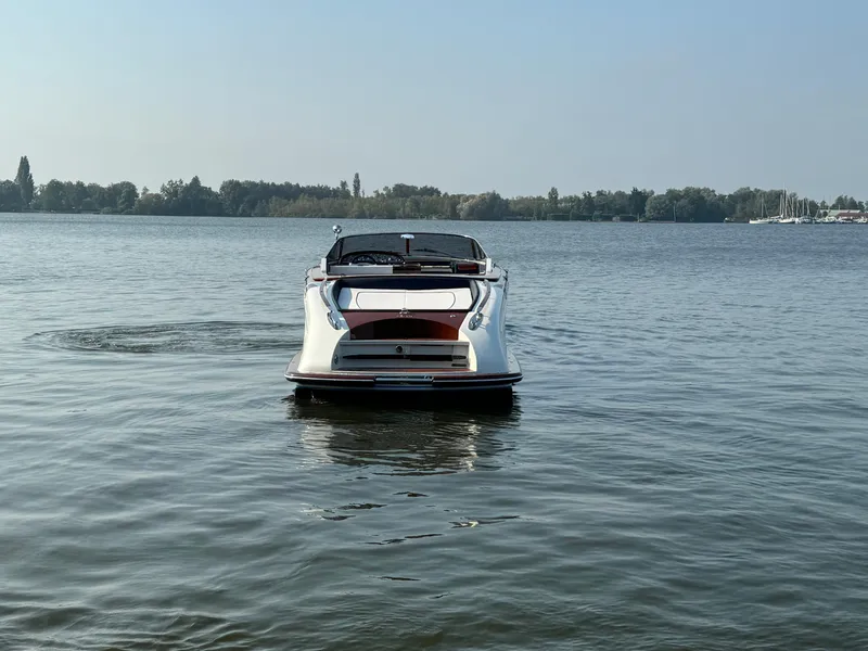 Slide: The Image of 2015 Riva Aquariva Super boat on calm lake waters. - 8
