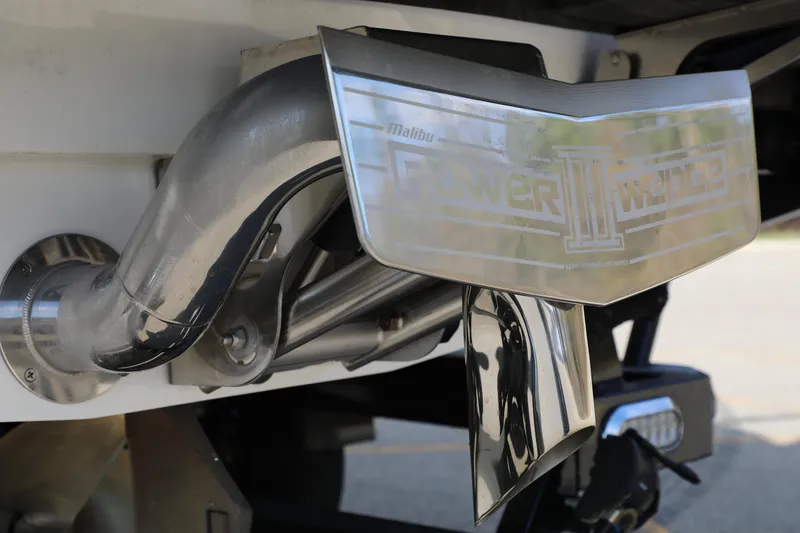 Slide: The Image of 2019 Malibu Wakesetter 21 VLX exhaust system with Power Wedge III detail. - 4