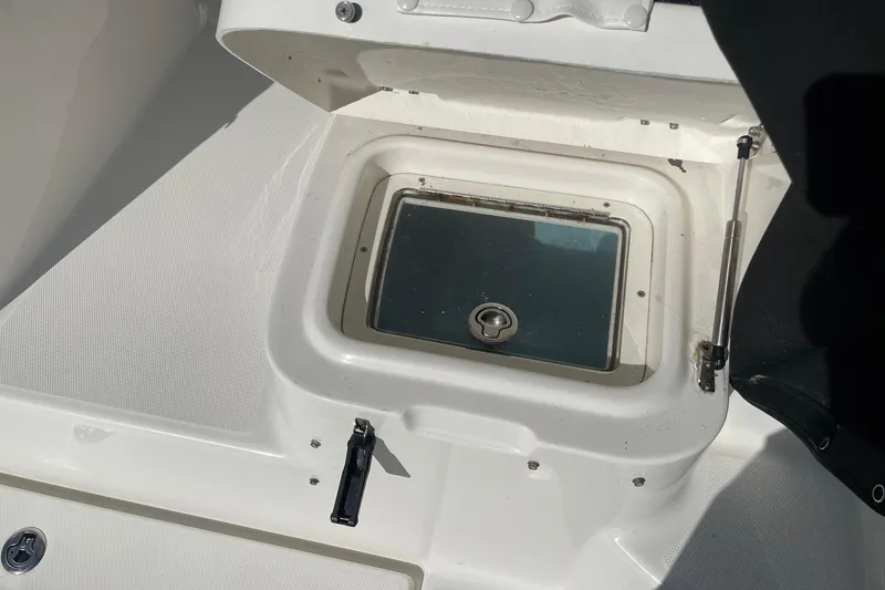 Slide: The Image of Robalo R305 Walkaround 2009 - 52