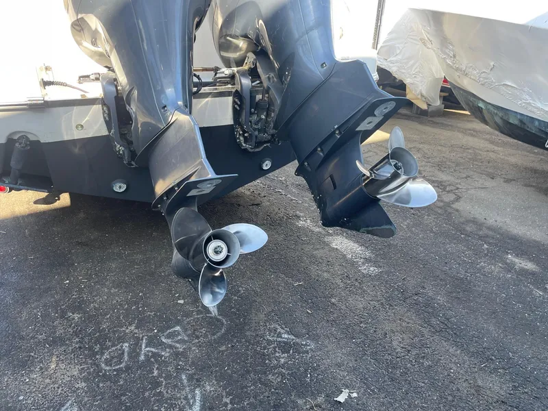 Slide: The Image of Robalo R305 Walkaround 2009 - 54