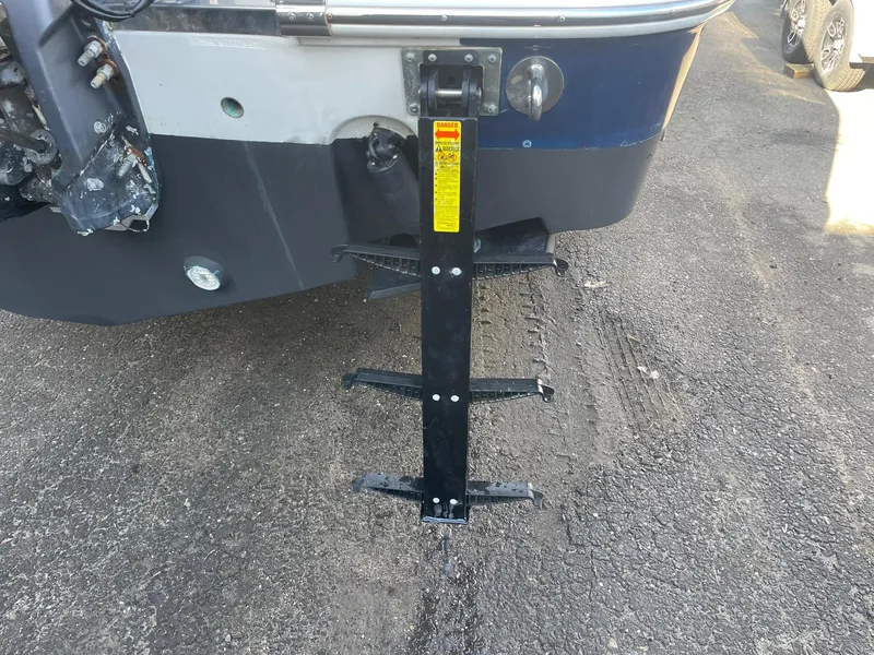 Slide: The Image of Robalo R305 Walkaround 2009 - 56