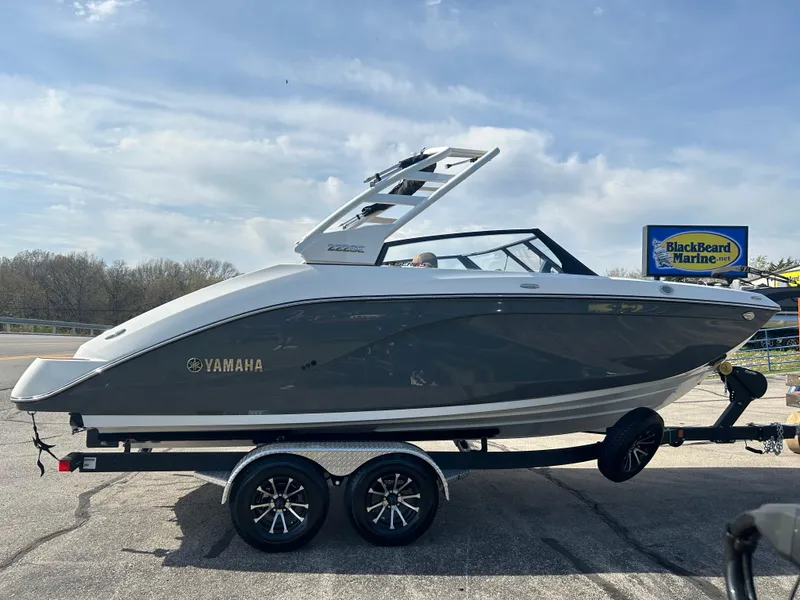 Slide: The Image of 2025 Yamaha Boats 222SE on trailer, displayed outdoors at Blackbeard Marine dealership. - 3