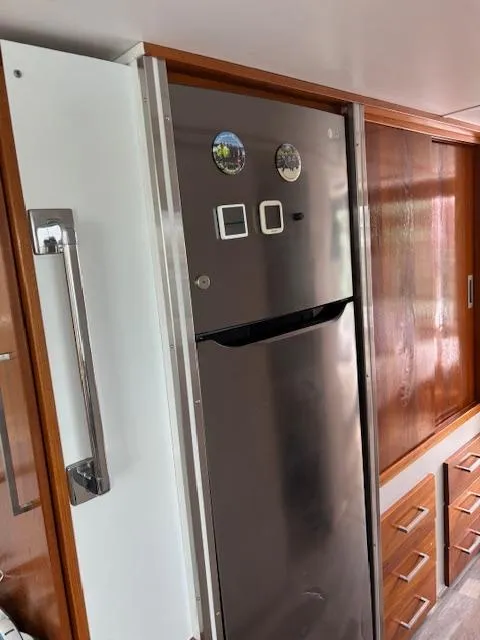 Slide: The Image of Full Size 'Fridge/Freezer - 12