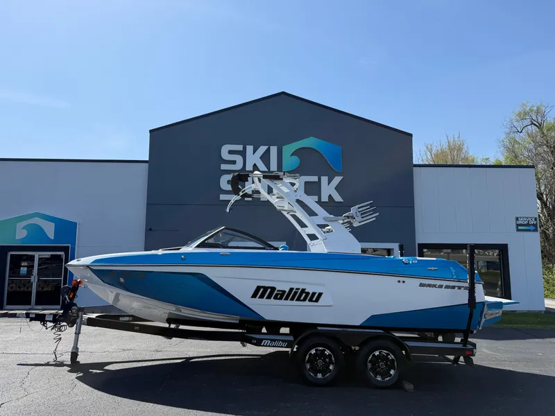 Slide: The Image of Malibu Wakesetter 22 LSV 2019 - 0