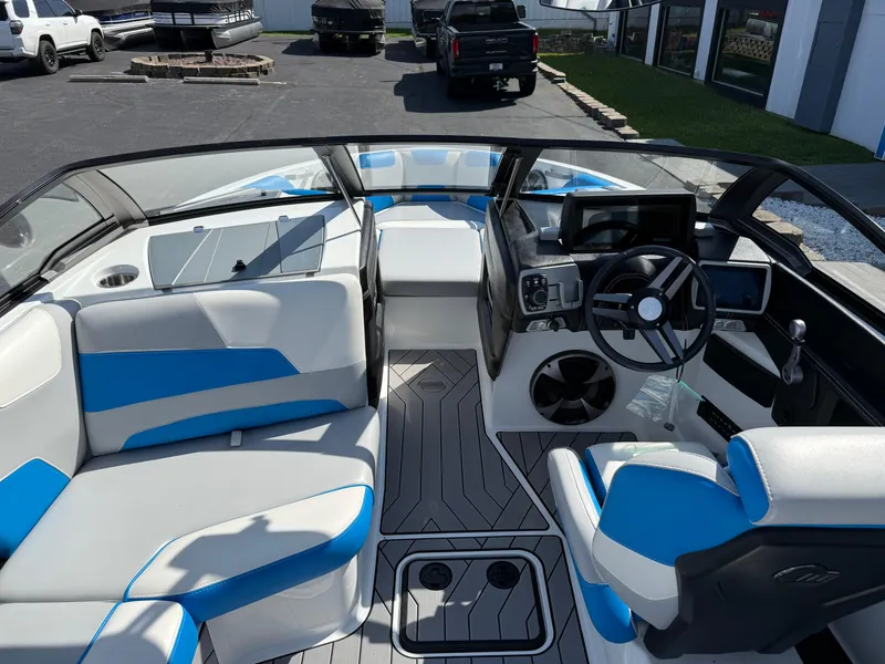 Slide: The Image of Malibu Wakesetter 22 LSV 2019 - 11