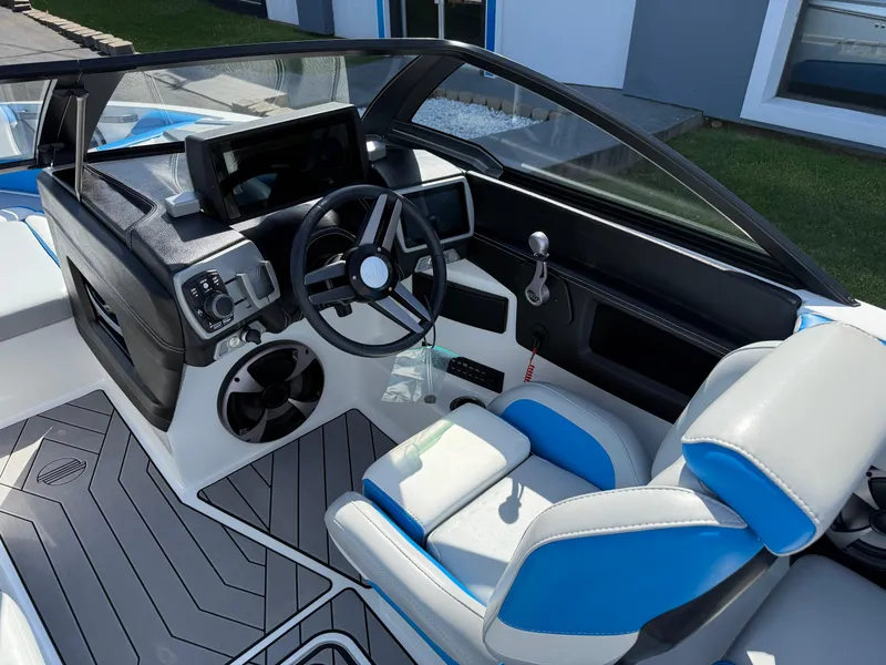 Slide: The Image of Malibu Wakesetter 22 LSV 2019 - 16